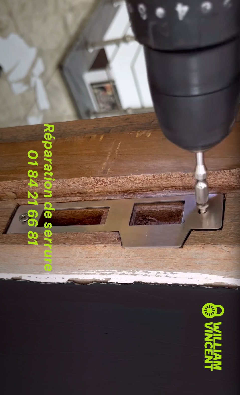 Serrurier professionnel en intervention